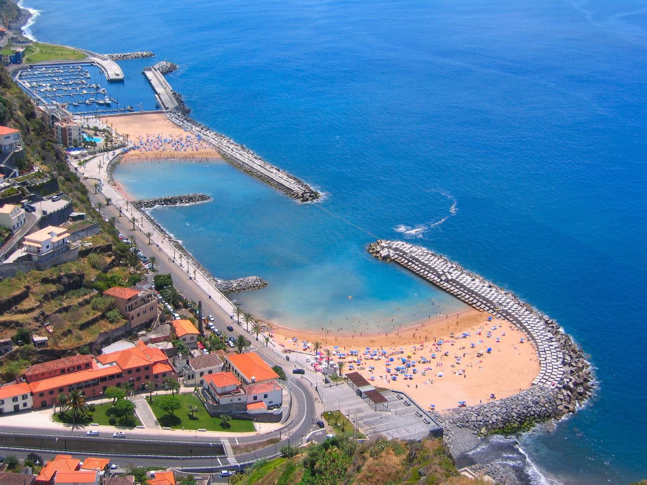 Praia da Calheta.jpeg